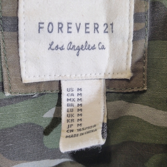 Forever 21 Camouflage Button Down Jacket Size Medium - Picture 3 of 8